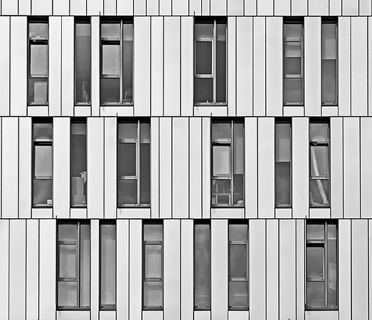 Clutter On Show Mono